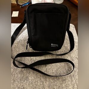 Black Lululemon Easy Accesss Crossbody Bag 1.5L